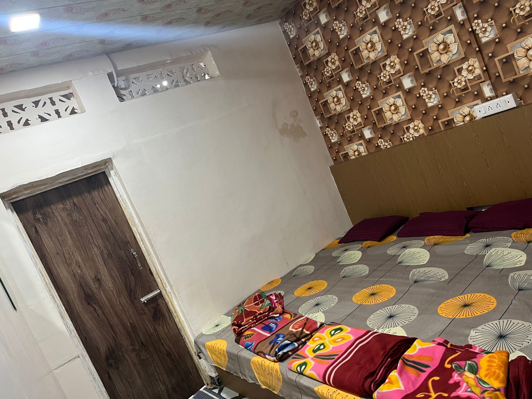 Hotel Shree Vikrant - Tap to explore photos