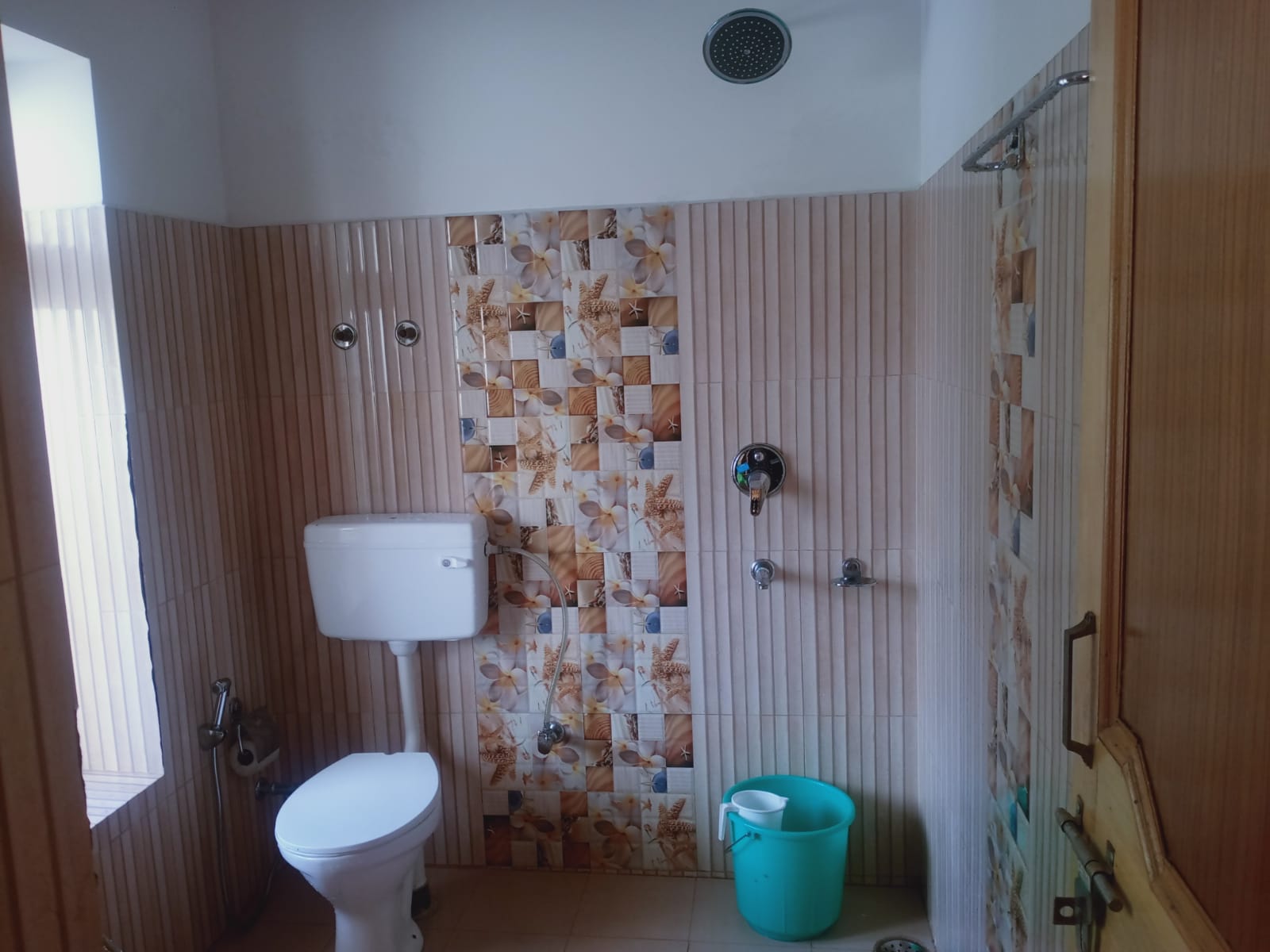Ombay Guest House - Tap to explore photos