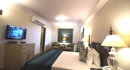 The Oaktree House   Room Type - SUITE with Balcony & Valley views