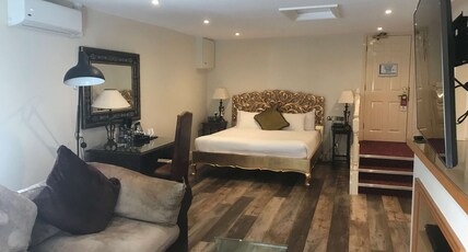 Best Western Premier Doncaster Mount Pleasant Hotel Room Type - Suite-1 King Bed, Non-Smoking, Whirlpool, Sauna