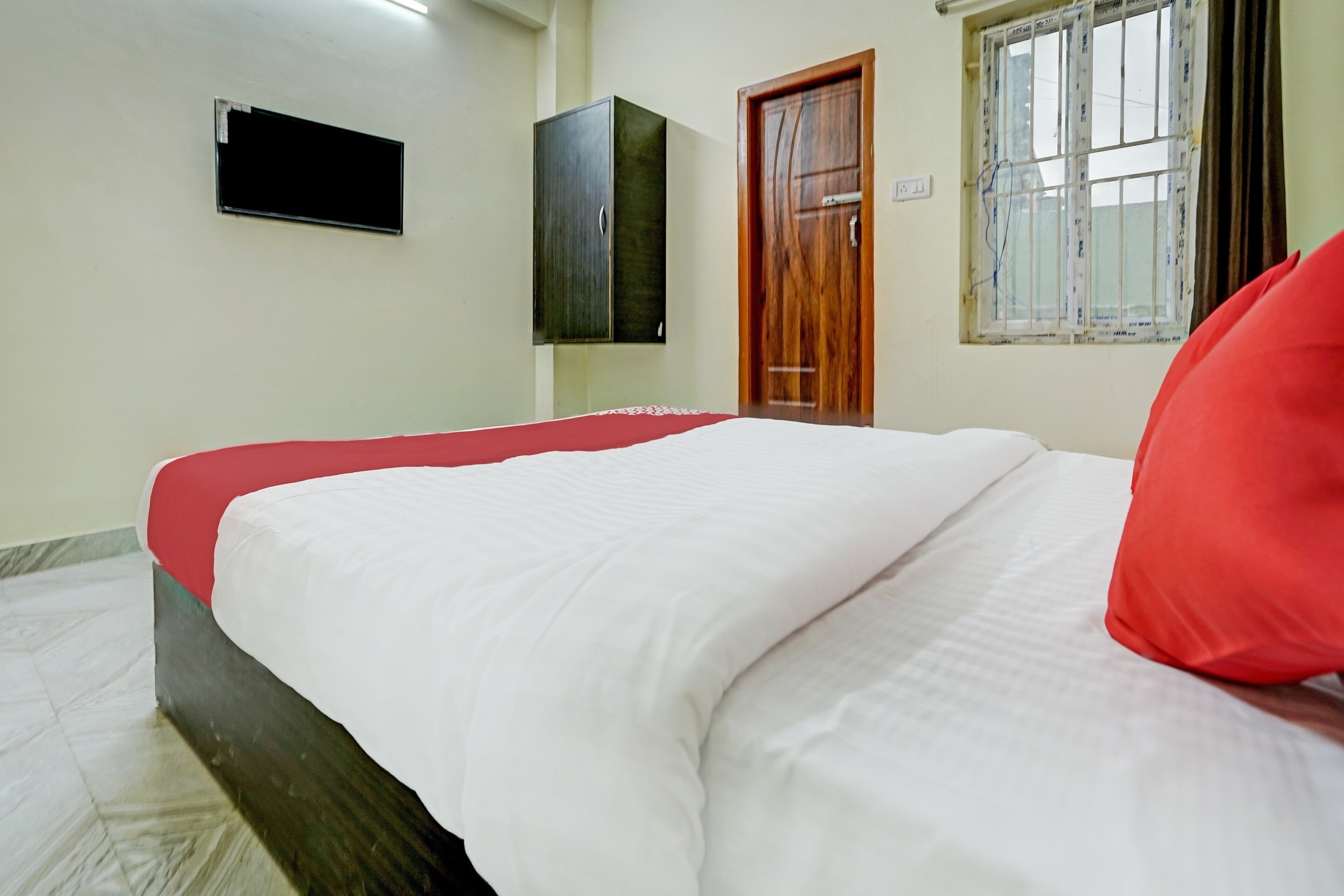 Hotel O Avisi Residency - Tap to explore photos