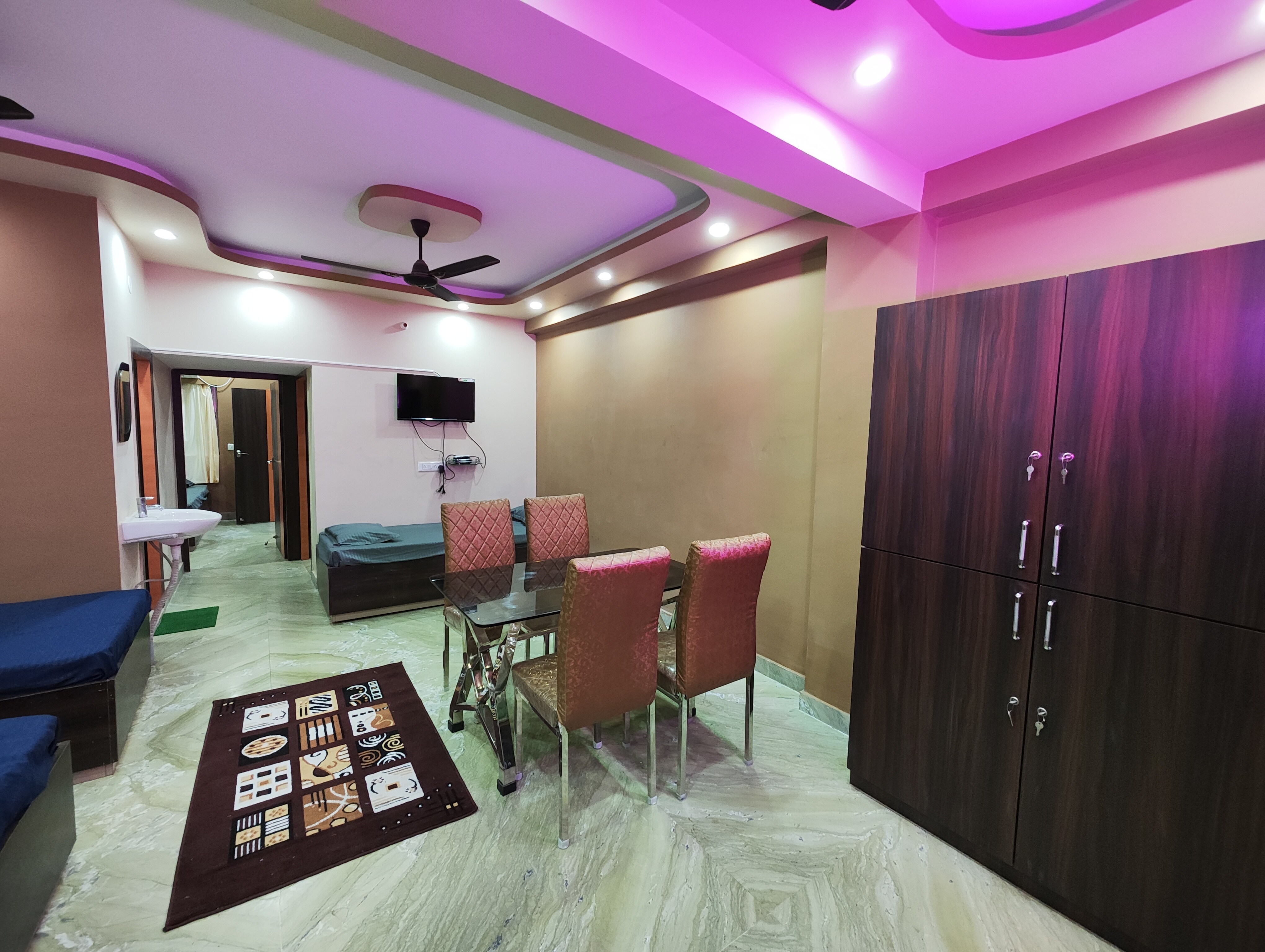 Lovely 2BHK serviced apartment near Gariahat - Tap to explore photos