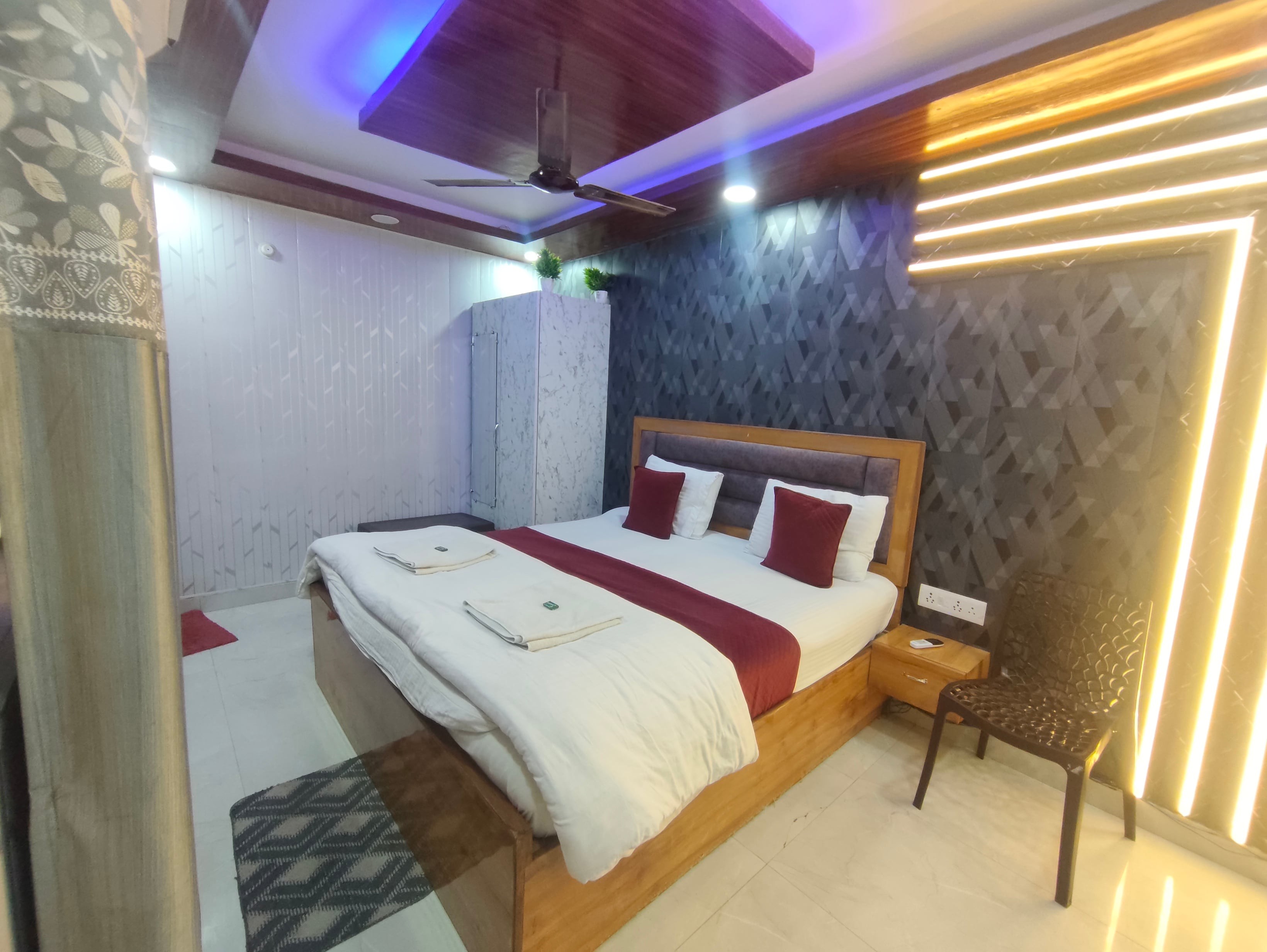 Veer Raghav Guest House - Tap to explore photos