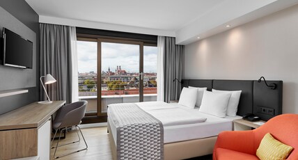 Holiday Inn Munich - City Centre Room Type - 1 Queen Premium City View Holiday Inn Munich - City Centre Room Type - 1 Queen Premium City View