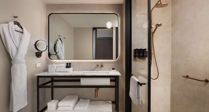 Hilton Melbourne Little Queen Street Room Type - TWIN SUPERIOR ROOM