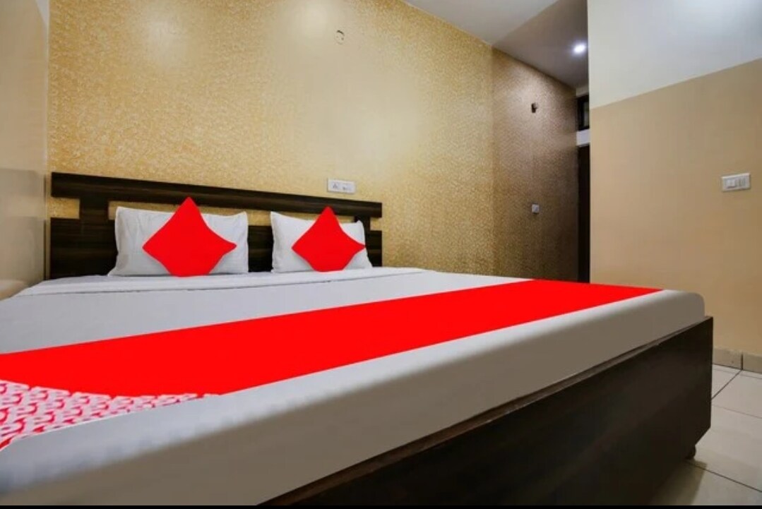 Noor Plaza | Budget AC Rooms - Tap to explore photos