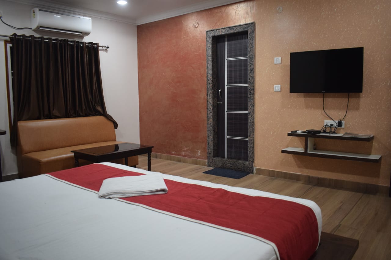 Hotel Aashiyana - Tap to explore photos