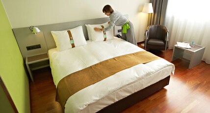 Holiday Inn Zurich - Messe Room Type - 1 King Standard Larger Floorspace