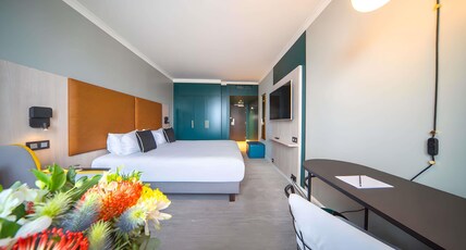 Maek Hotel Antwerp Central - Handwritten Collection Room Type - Superior Room with 1 King Size bed and sofa, City View Maek Hotel Antwerp Central - Handwritten Collection Room Type - Superior Room with 1 King Size bed and sofa, City View