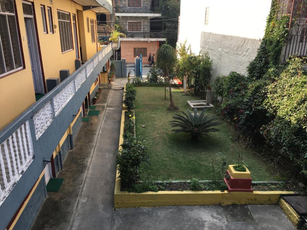Pushpa Guest House - Tap to explore photos