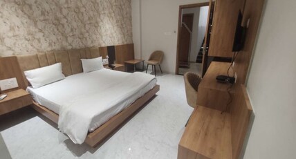Topline Resort Room Type - Executive Deluxe King Bed Room