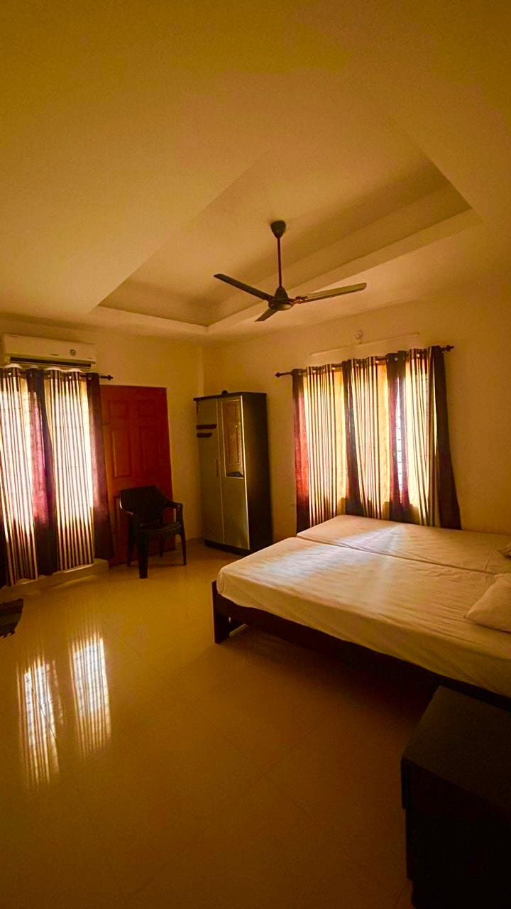 Hotel Onetower Rooms - Tap to explore photos
