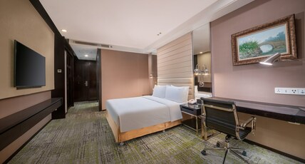 Holiday Inn Beijing Focus Square, an IHG Hotel Room Type - 1 King Standard Accessible