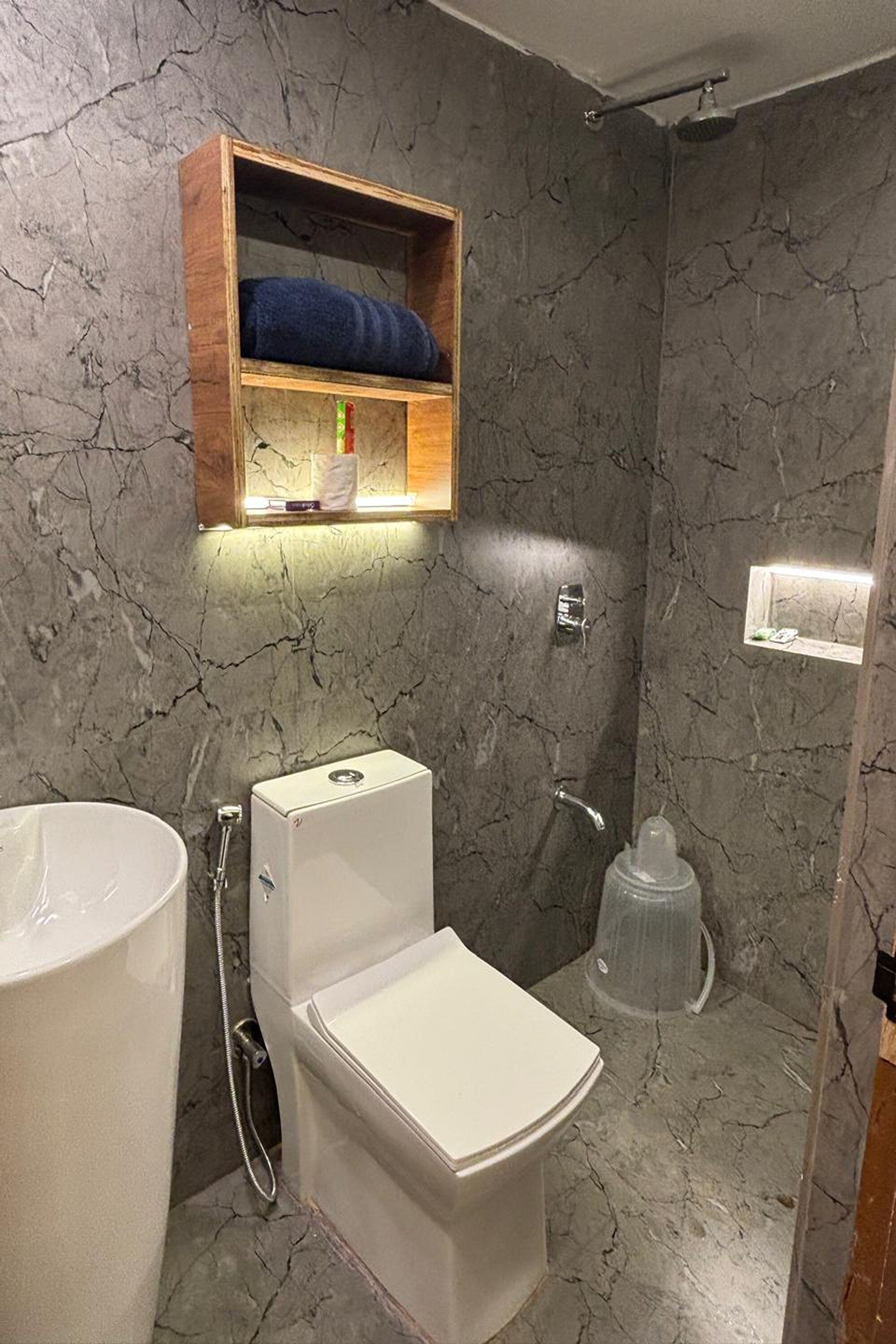 ARIV INN - Tap to explore photos