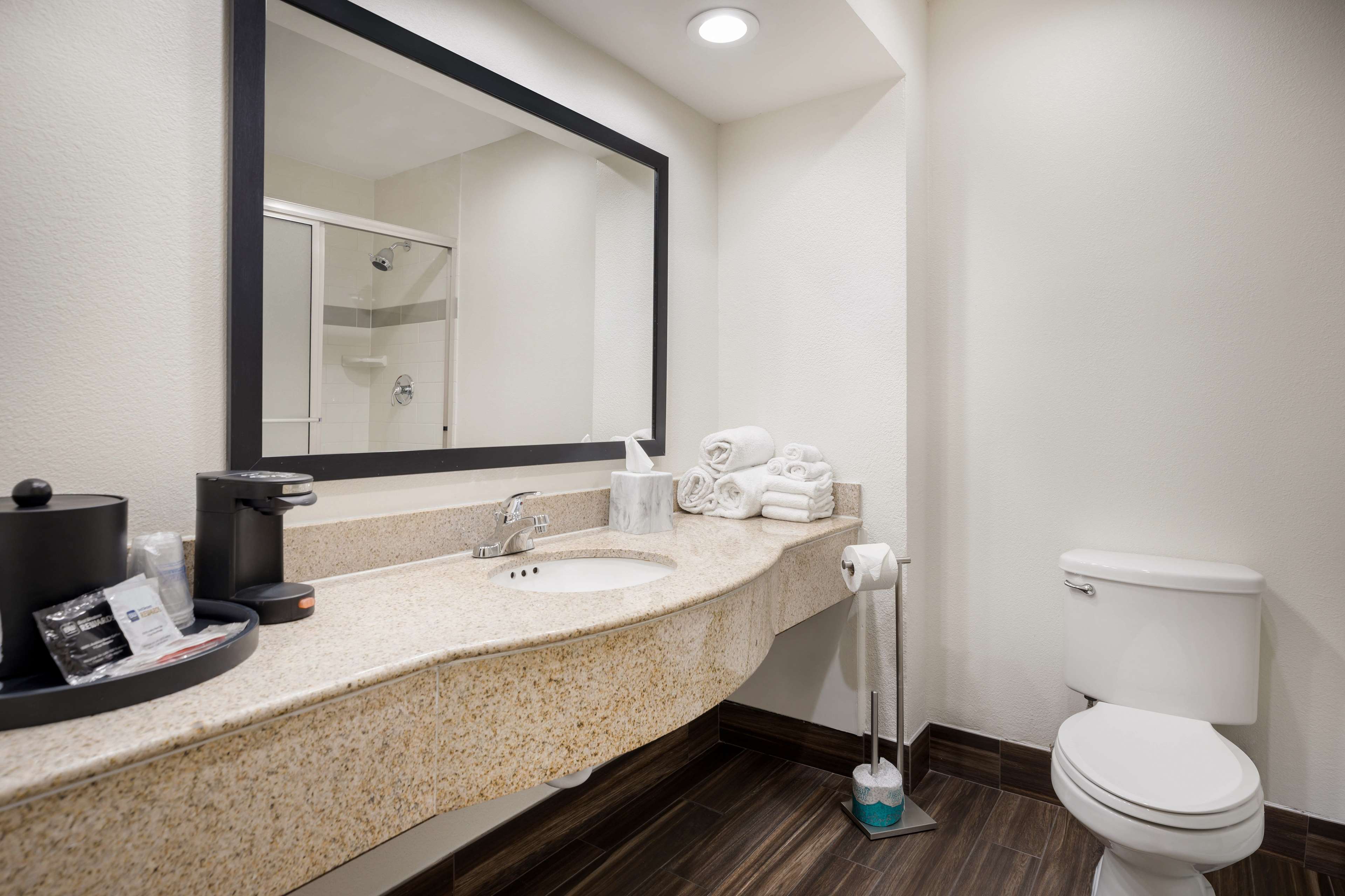 Best Western Plus Houma Inn - Tap to explore photos