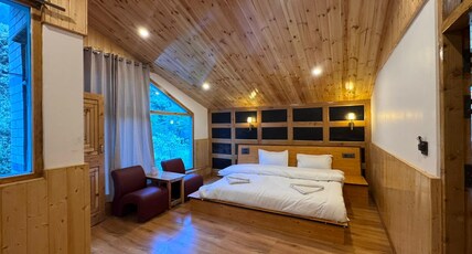 Green alpine jibhi Room Type - Superior Room with balcony