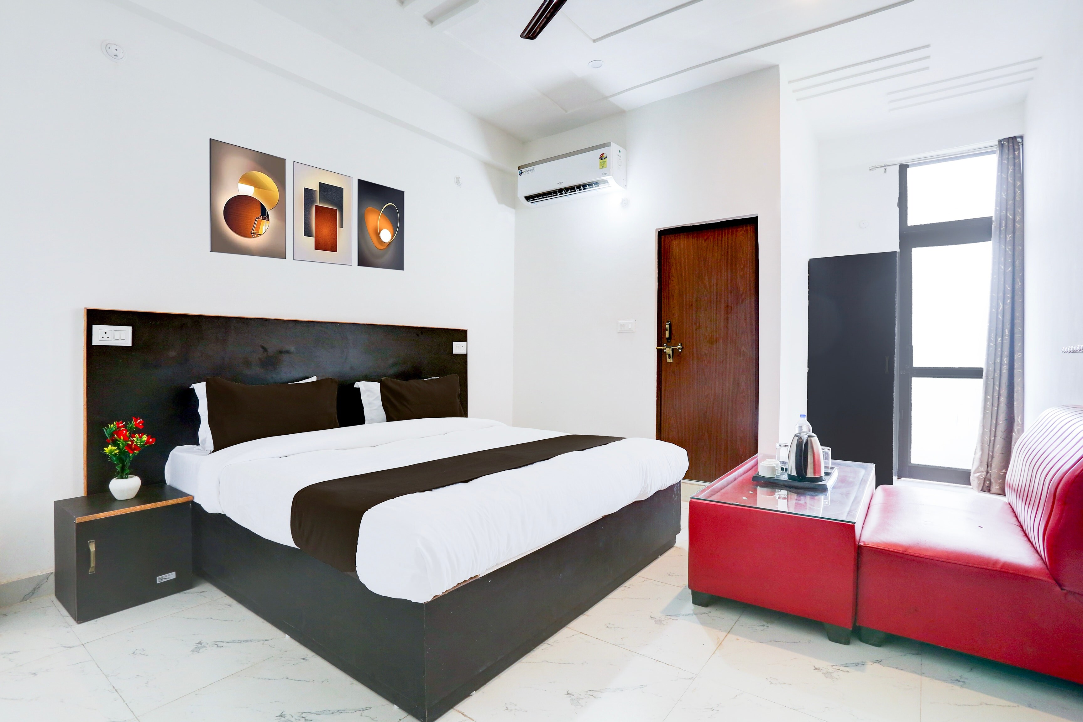 Hotel O ALIGARH INN - Tap to explore photos