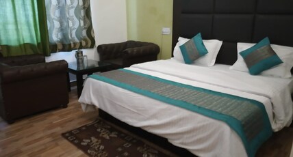 ROYAL BREEZE HOTEL & RESTAURANT Room Type - Triple Deluxe room with Mountain View Balcony ROYAL BREEZE HOTEL & RESTAURANT Room Type - Triple Deluxe room with Mountain View Balcony