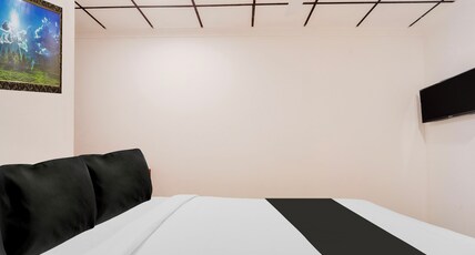 Super Hotel O Vazhakkala Room Type - Saver Double