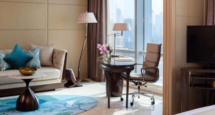 Raffles Jakarta Room Type - Raffles Garden View Room King Smoking