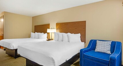 Best Western Shadow Inn Room Type - Accessible - 2 Queen, Mobility Accessible, Bathtub, Non-Smoking, Full Breakfast