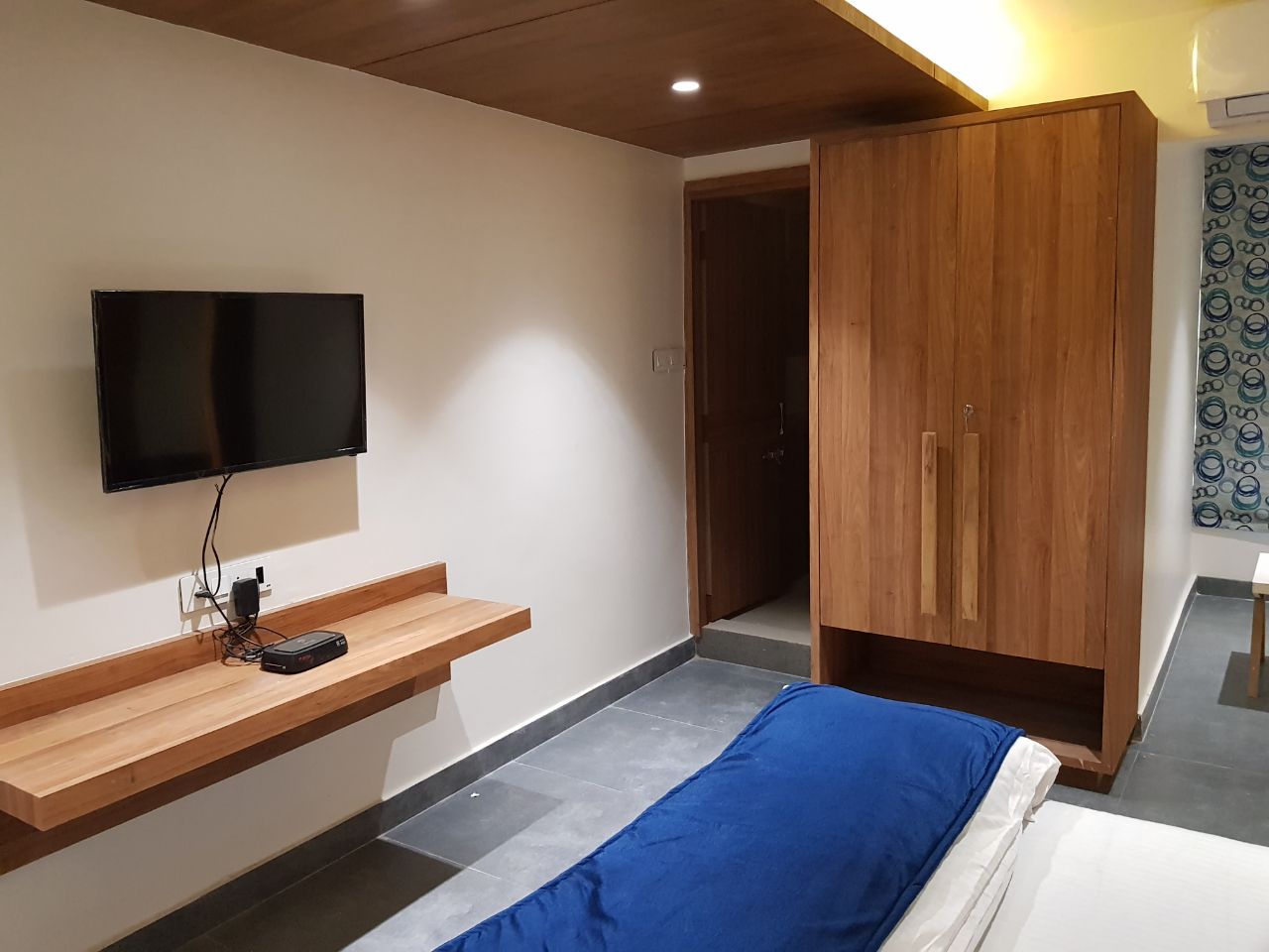 Hotel Jay Krishna - Tap to explore photos