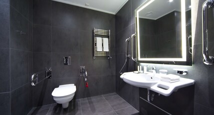 DoubleTree by Hilton Hotel Minsk Room Type - KING GUEST ROOM WITH VIEW