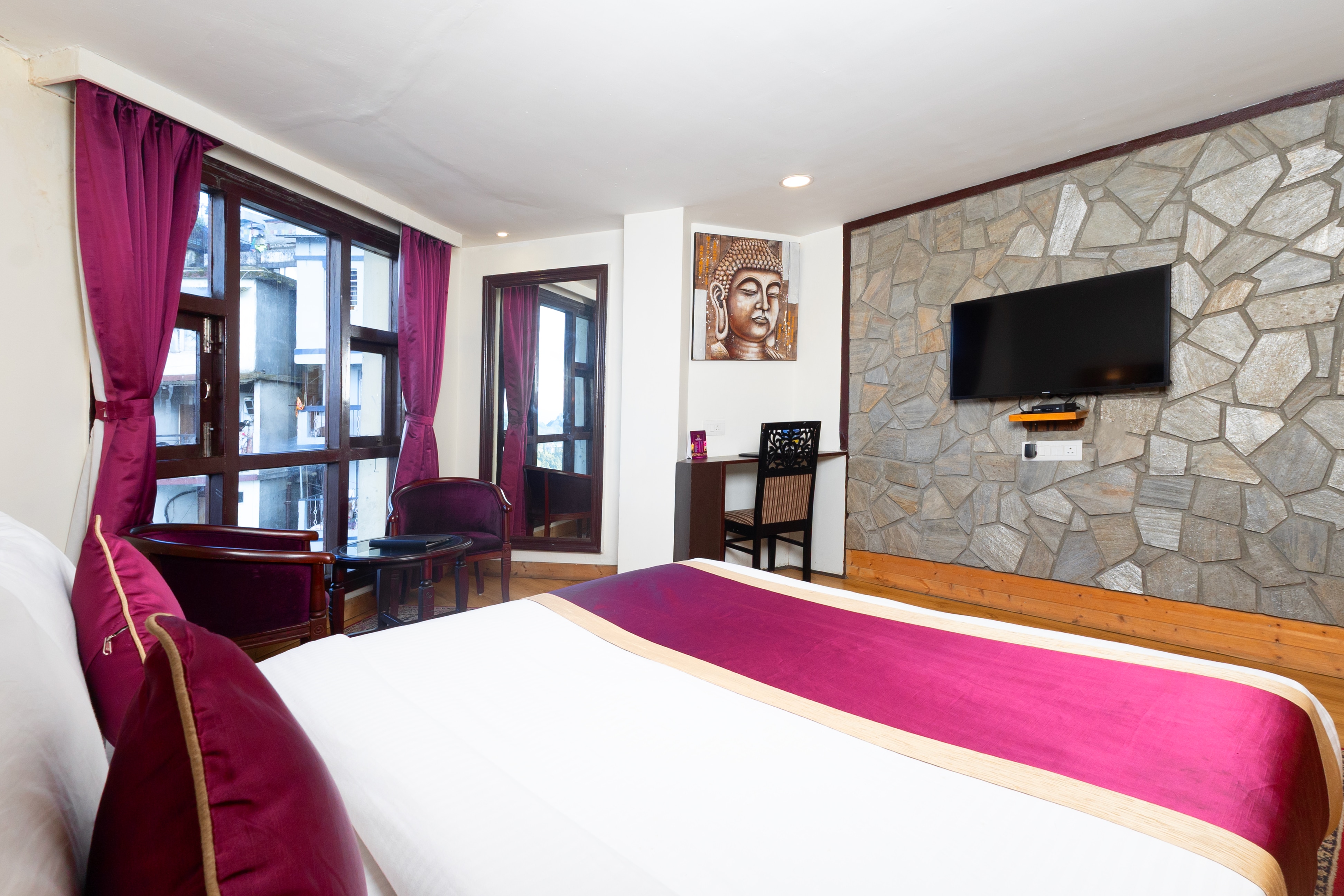 Sumitel Hotel 500 meters from Mall Road - Tap to explore photos