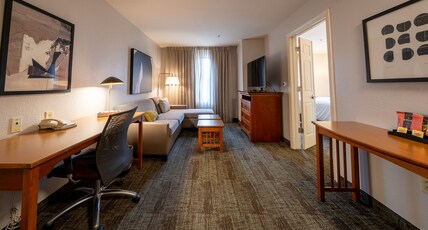 Staybridge Suites HOUSTON WEST/ENERGY CORRIDOR Room Type - 1 Bedroom Suite 1 King Communications Mobility Accessible Tub Staybridge Suites HOUSTON WEST/ENERGY CORRIDOR Room Type - 1 Bedroom Suite 1 King Communications Mobility Accessible Tub
