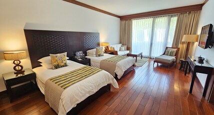 Jaypee Greens Golf & Spa Resort Room Type - Deluxe Twin Bed Room with Bathtub