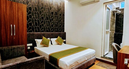 Hotel Sharda Dinings Room Type - Deluxe Room
