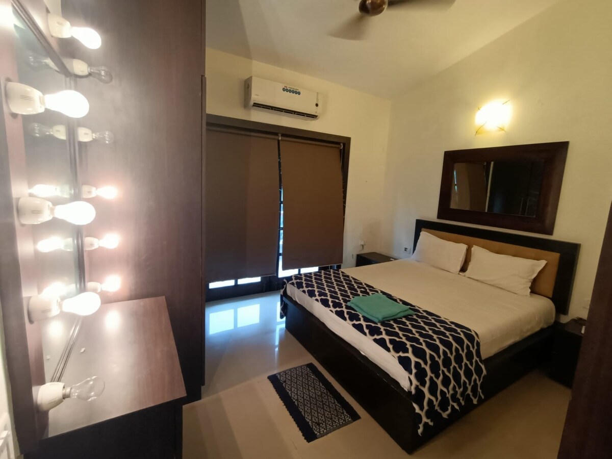 Luxurious 2BHK 3 AC WiFi Pool Backup Near To beach - Tap to explore photos