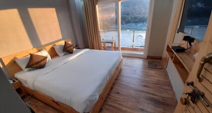 Ganga View Resort | Rooms & Cafe Room Type - Deluxe Rooms with Ganga View