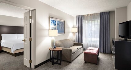 Staybridge Suites INDIANAPOLIS-AIRPORT Room Type - 2 Bedroom Suite 1 King 1 Queen