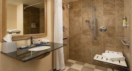 Holiday Inn Express AT MONTEREY BAY Room Type - 1 Double Standard Mobil Access Roll Shwr