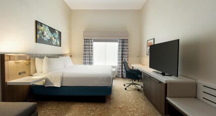 Hilton Garden Inn Riverhead Room Type - 1 KING BED DELUXE