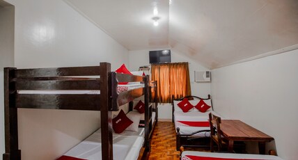 OYO 741 Sierra Travellers Inn Room Type - Deluxe Family Suite