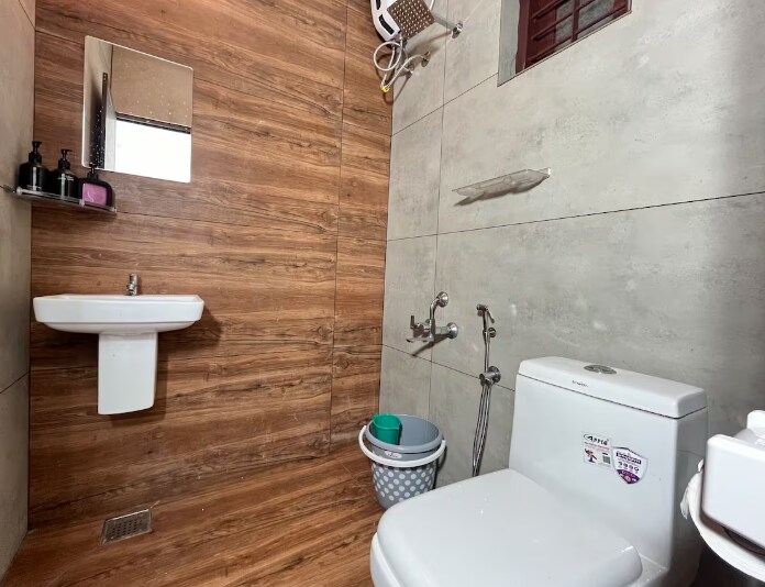 VAR Blue Haus AC 2 Rooms 8 min walk beach - Tap to explore photos