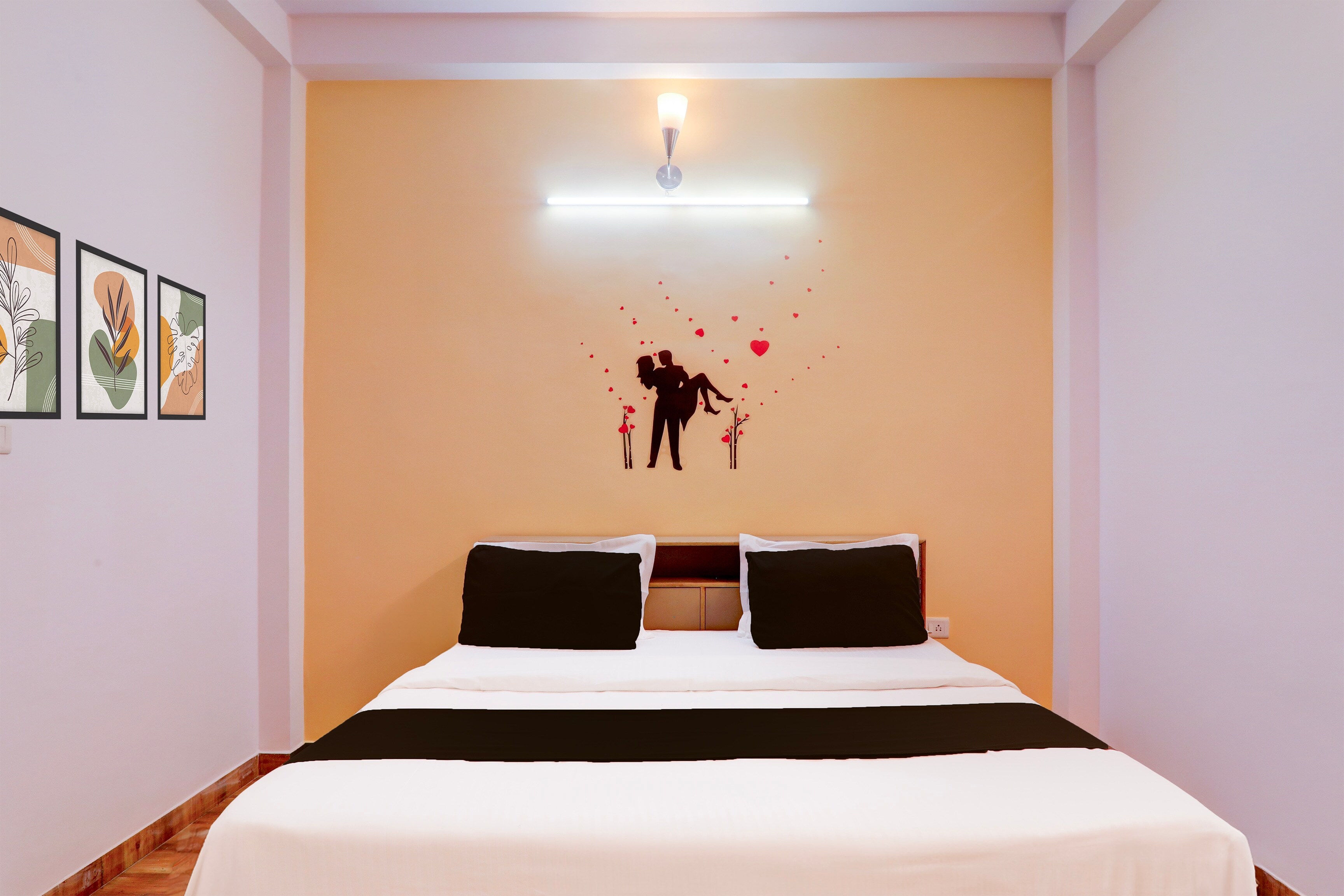 Hotel O by OYO Shyam Palace - Tap to explore photos
