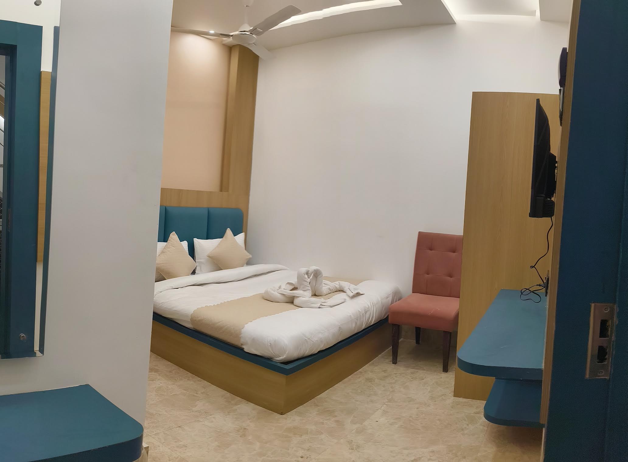 HOTEL ROSEATE BANARAS  - Tap to explore photos