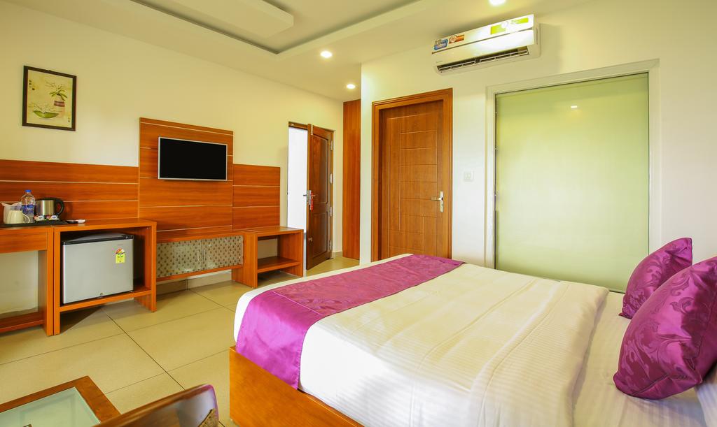 The Lake View Resort Munnar - Tap to explore photos