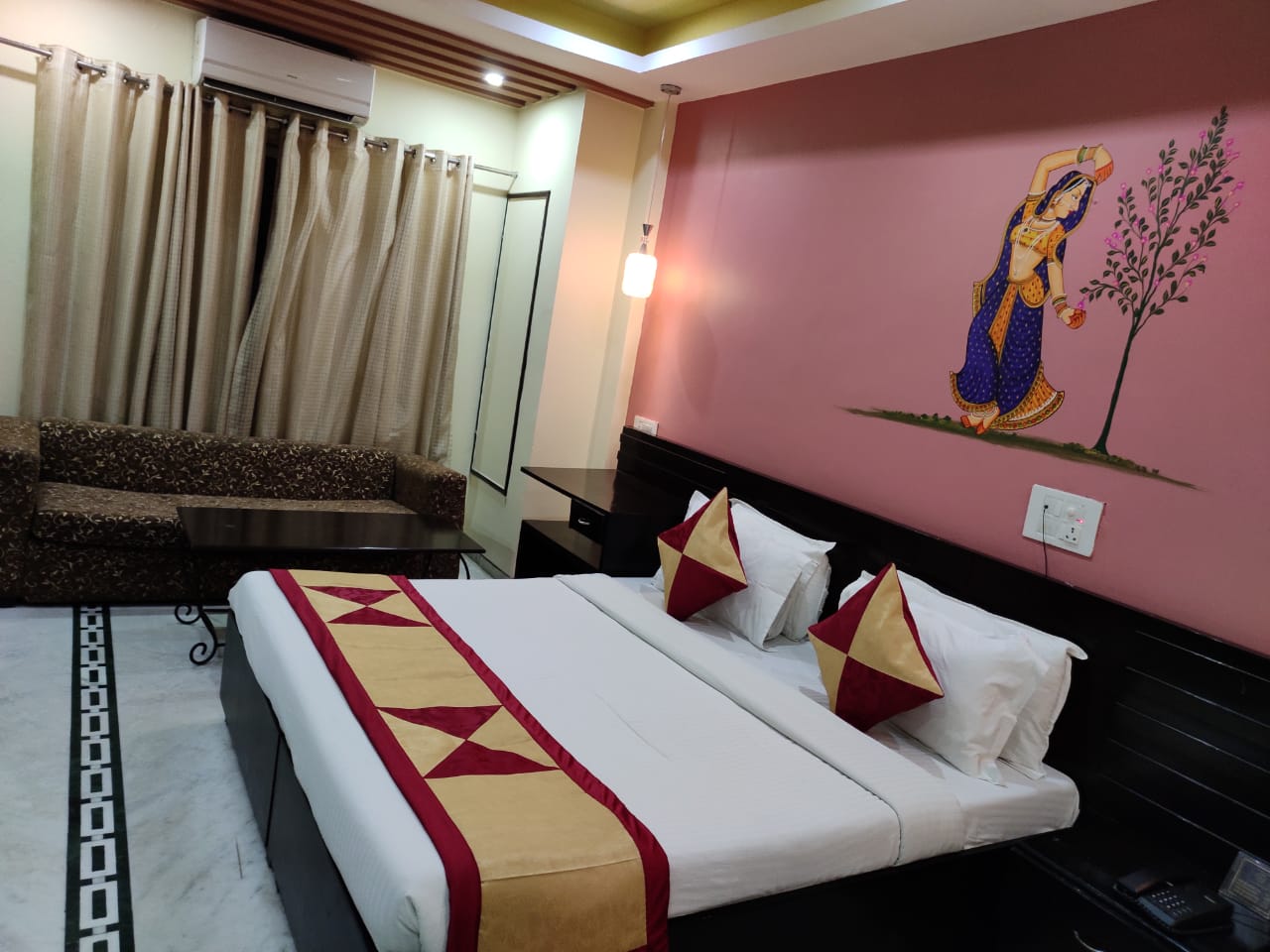Hotel Hadi Rani Palace - Tap to explore photos