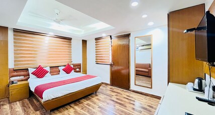HOTEL SIZZLING STARR Room Type - Premium King Ac room with Balcony with Free Wi fi