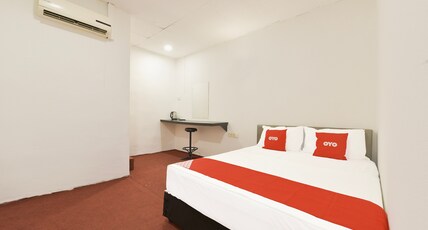 Hotel O Gest Inn Room Type - Deluxe Queen