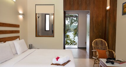 Whistling Woodzs Resort Room Type - Riverside Room