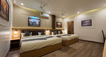 Vaidik Palace - 800 mtr from Prem Mandir Room Type - Royal Family Suite