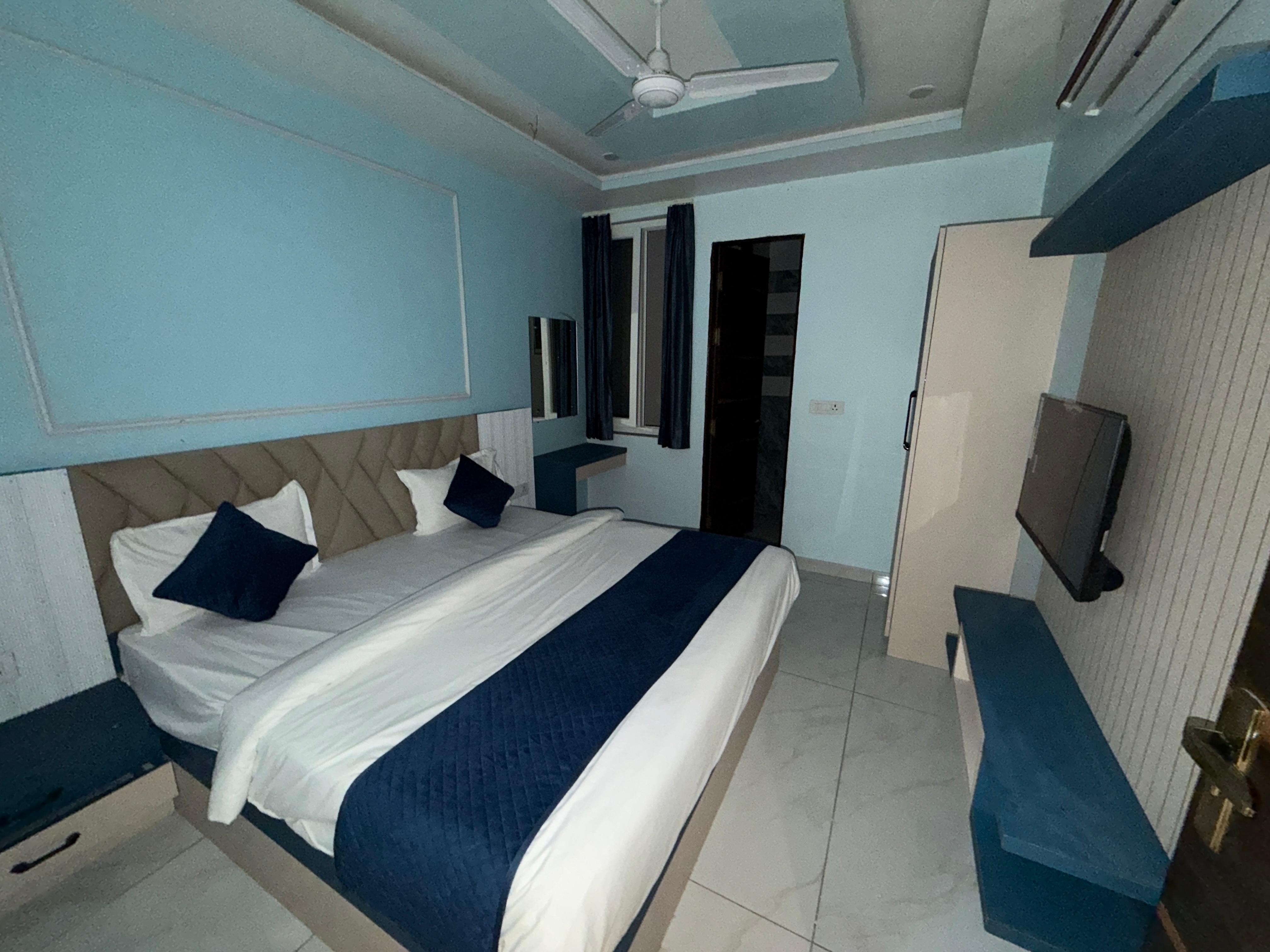 Hotel Sanraj Inn - Tap to explore photos