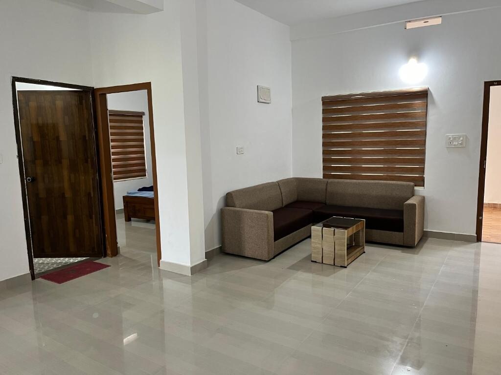 Biriyomz Residency, Kalpatta, Munderi, Low Cost Rooms and Deluxe Apartment - Tap to explore photos