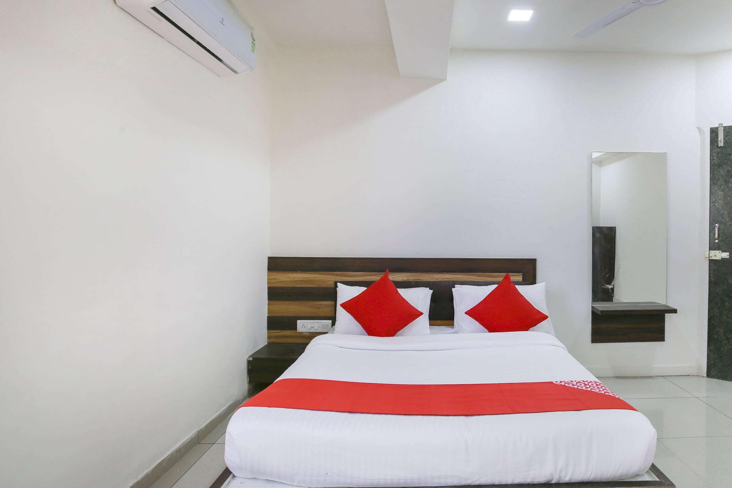 Hotel O Shiv Kunj - Tap to explore photos