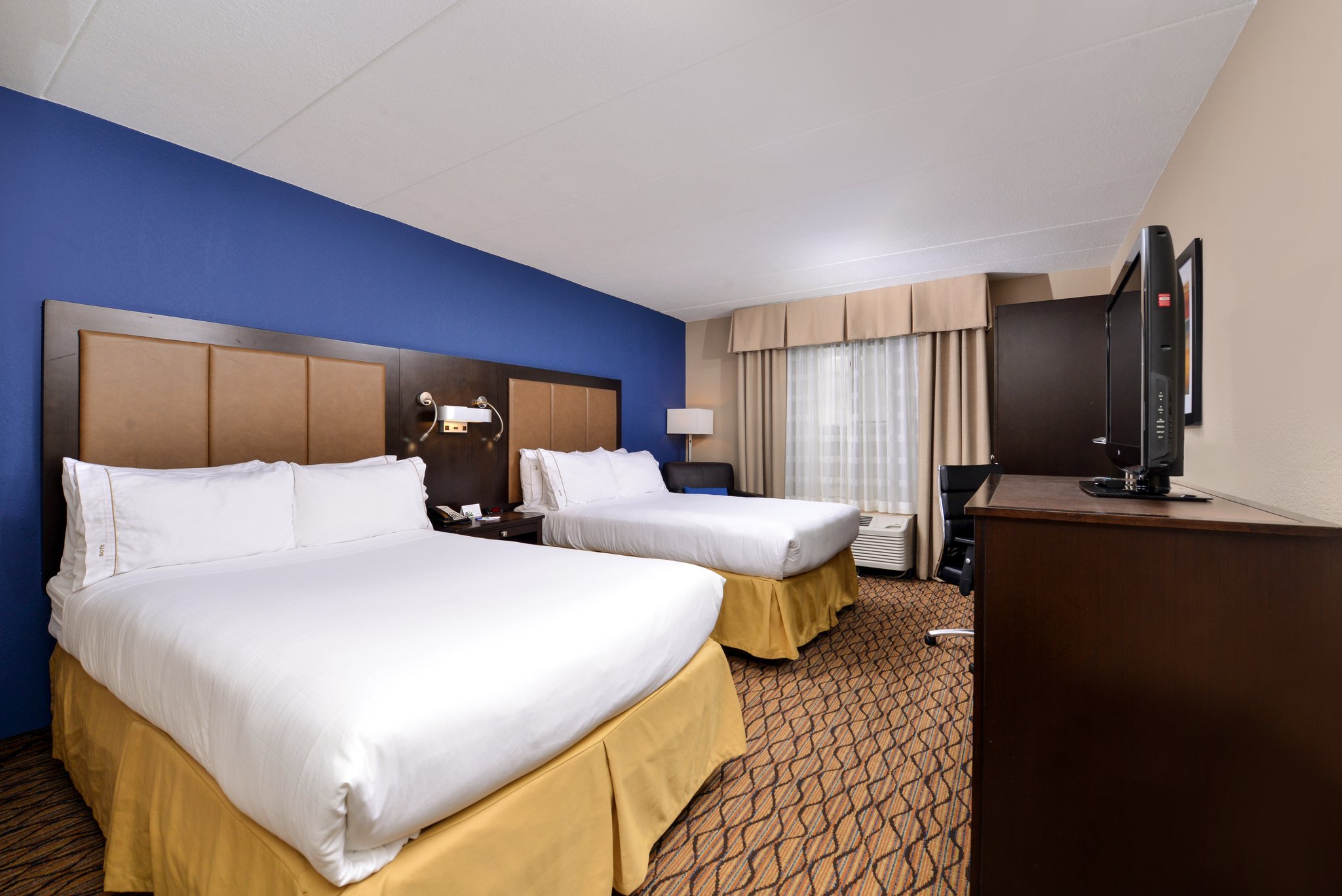 Holiday Inn Express HUNT VALLEY - Tap to explore photos